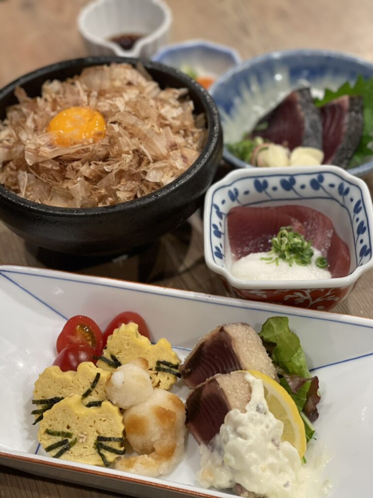 猫も大好き 鰹尽くし 神戸市西区 中央区の和食居酒屋 土佐わら焼き龍神丸 西神中央店 三宮店